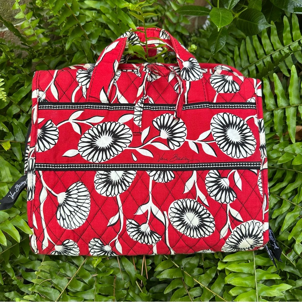 Vera Bradley Deco Daisy Red- Toiletry Organizer
Hanging Travel Case